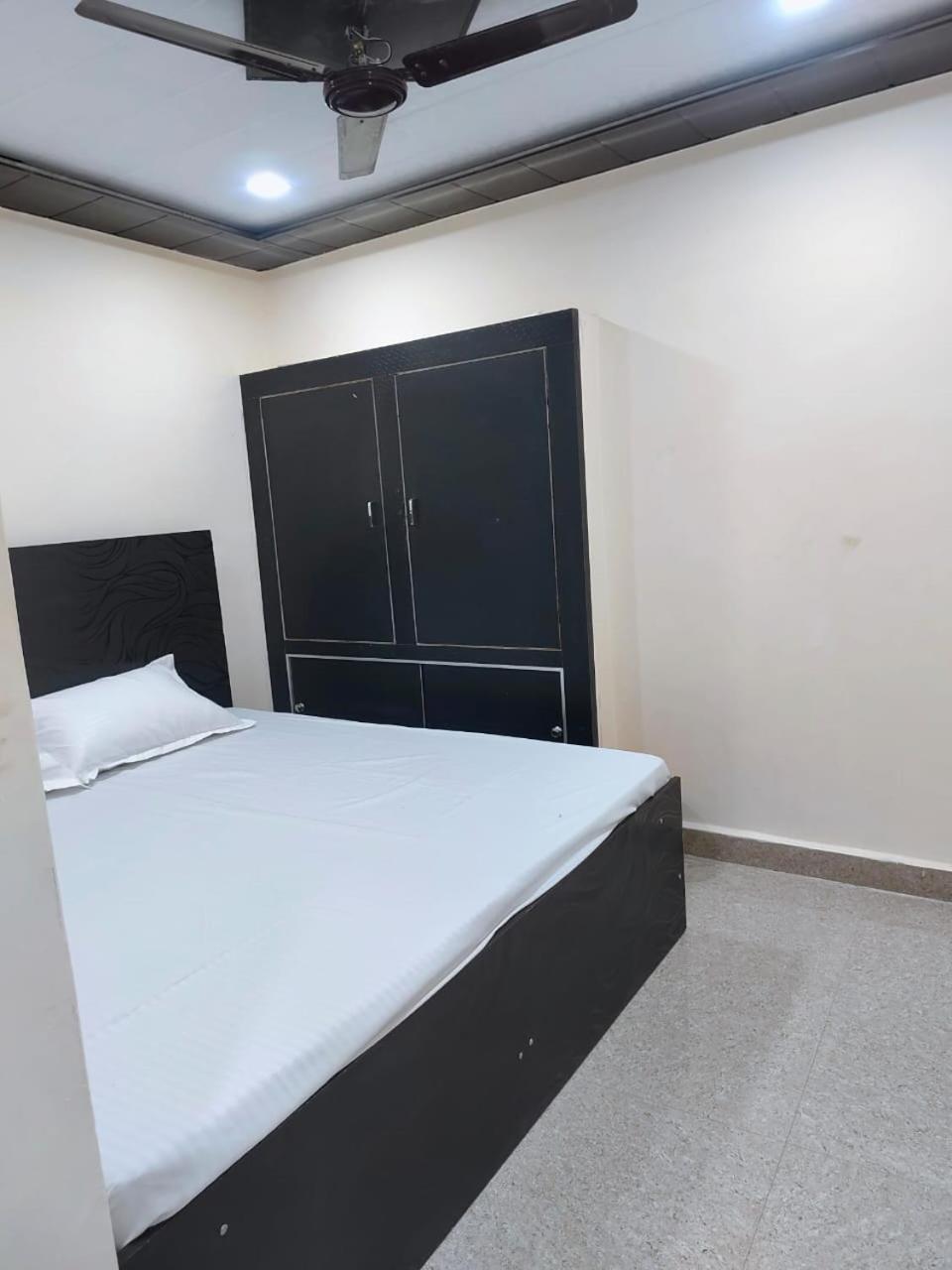 Hotel Crystal Dreams Mathura Dış mekan fotoğraf