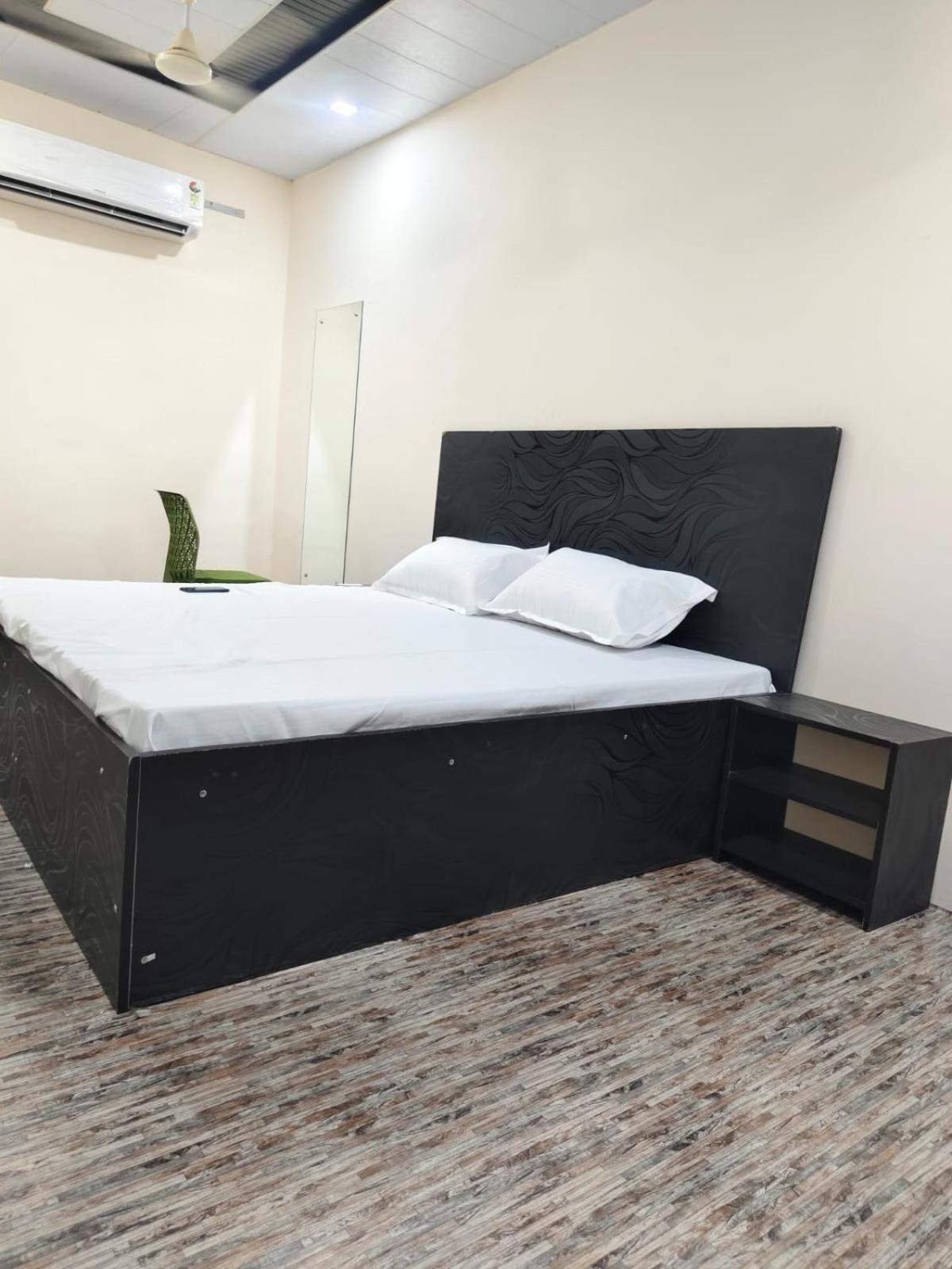 Hotel Crystal Dreams Mathura Dış mekan fotoğraf