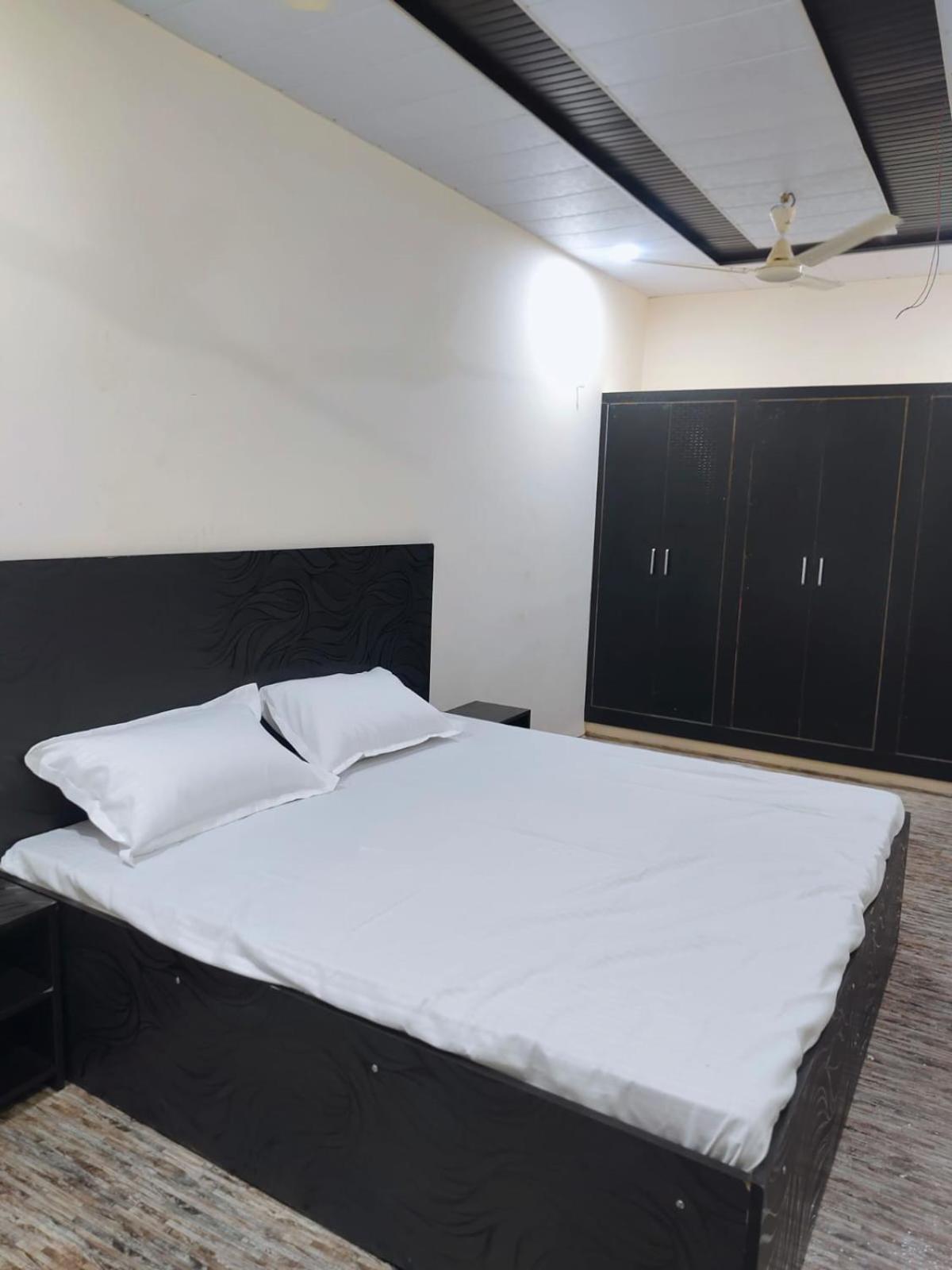 Hotel Crystal Dreams Mathura Dış mekan fotoğraf